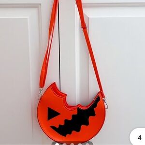 NEW Spirit Halloween Trick R Treat Pumpkin
Crossbody Purse